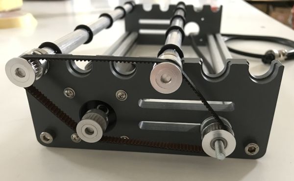 Axe rotatif laser, entrainement par courroie