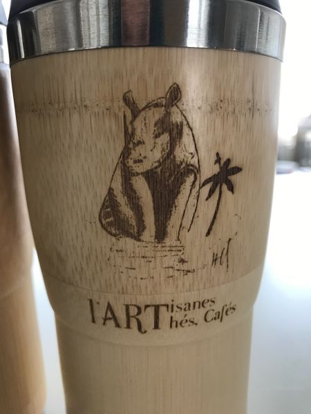 Gravure laser sur bambou - Mug/thermos de l'Artisane