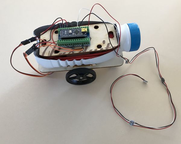 Robot Arduino/MBlock avec matériaux de récupération