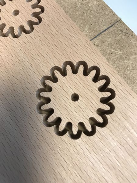 Usinage des engrenages de l'horloge de Jean-Claude