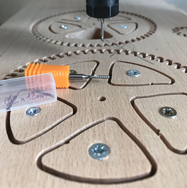 Usinage des engrenages de l'horloge de Jean-Claude