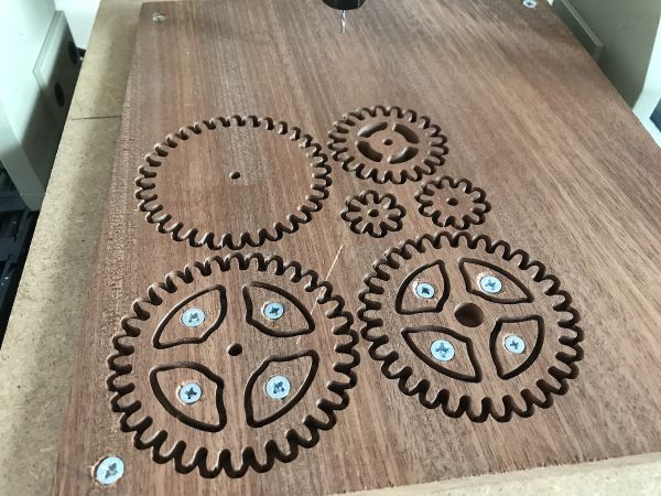 Usinage des engrenages de l'horloge de Jean-Claude