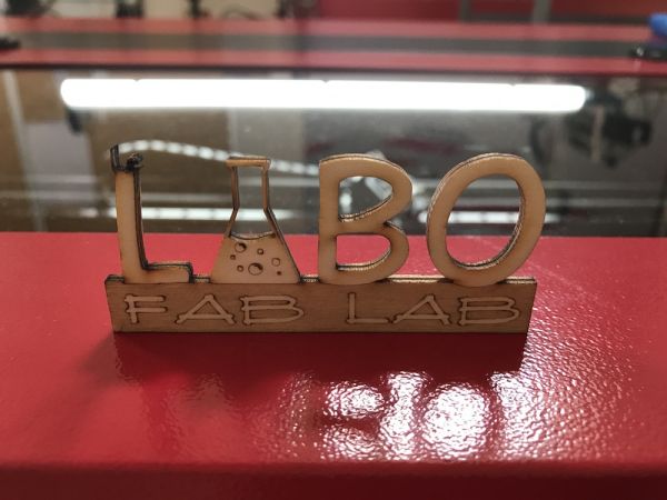 Découpe laser du logo FabLab Le Labo